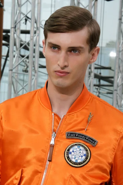 Look 30